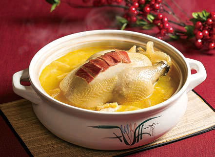 アンバサダー広東レストランの「魚の浮き袋と地鶏の煮 込みスープ」