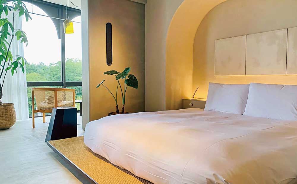 龍崎翔子さんが 2021年にプロデュースしたブティックホテル『香林居』の一室。ホテルコンセプトは、「新しい金沢時間を処方する」