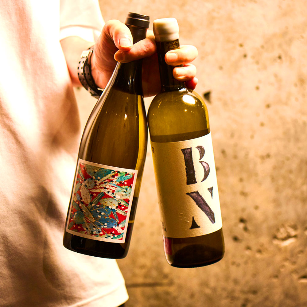 ドリンクメニューでは、自然派ワインを常時20種類以上用意している。また9月に青山にオープンした自社ブルワリー「RACINES MICRO BREWERY」のクラフトビールを楽しむこともできる