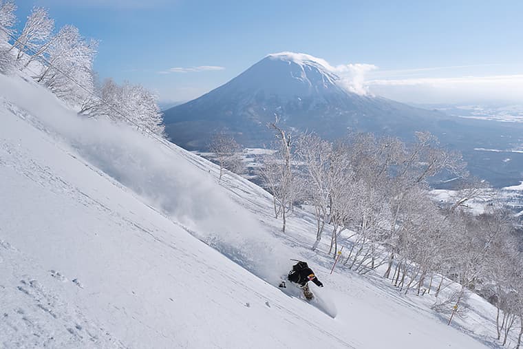 Gliding down Mt Niseko Annupuri with a spectacular view of Mt Yotei