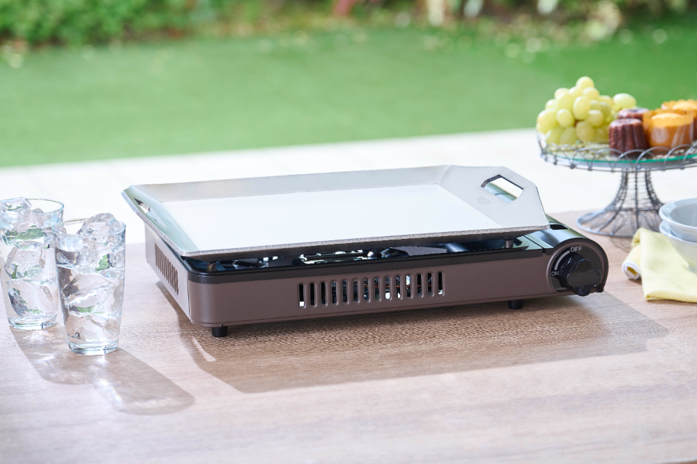 【PR】イワタニから本格的な鉄板焼きを実現する カセットこんろ専用 アルミクラッド三層鋼プレート登場 デクパージュや屋外イベントにも最適