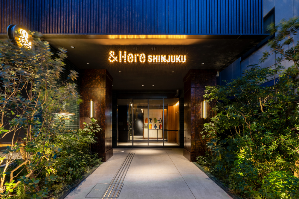 インバウンド特化の「&Here」ブランド3店舗目の展開、全65室規模で新宿にて9月25日オープン