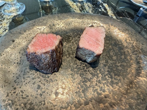 メイン アイリッシュビーフ(サーロイン系の赤身)と国産牛フィレの2種盛り