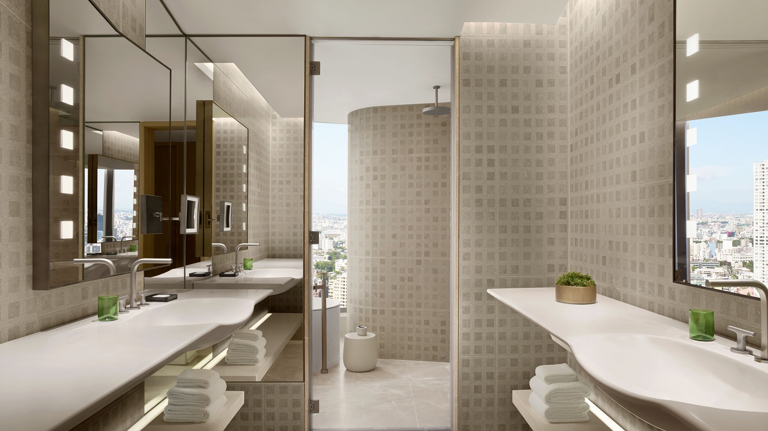 バスルームは大理石とテラゾーモザイクの壁に癒しの照明を配し、温もりのある空間を演出