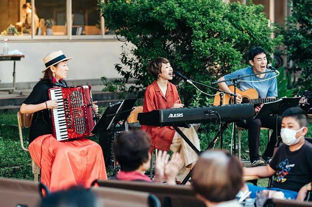 イベントでの音楽ライブの様子