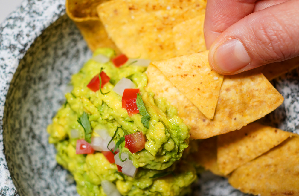 “ワカモレ FONDA スタイル”。恐らく日本人にもっとも馴染みのあるメキシコ料理のひとつだが、特製スパイスのアレンジが描き出す味は新たなワカモレの魅力と出会えること請け合いだ