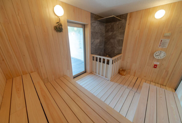 SAUNA（中）