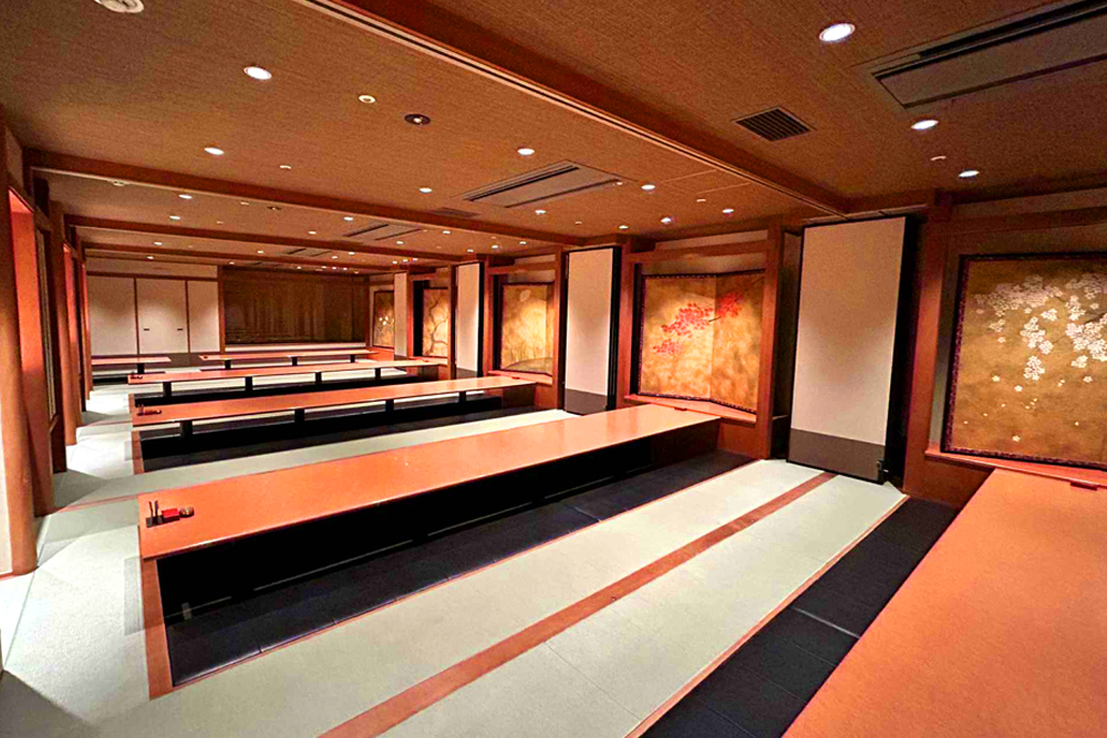 同店は最大80名を収容できる個室も備える。同規模の宴会需要は減少傾向にあるといわれるが、同店では今なお定期的に利用されているという。赤坂という一等地にあり、これだけの広さを室料なしで利用できるのは大きな魅力だ