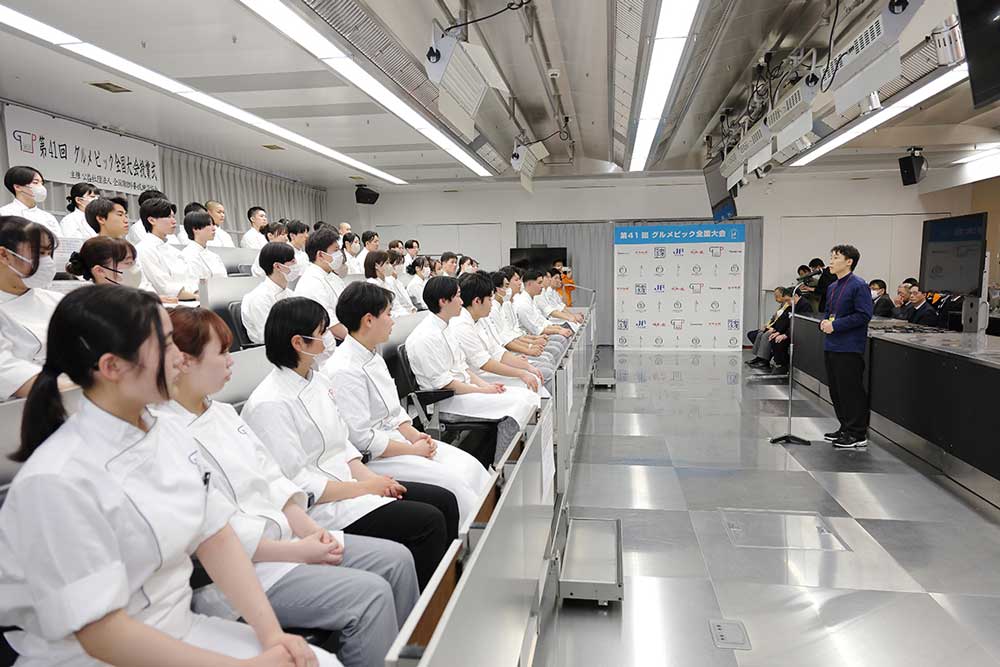 授賞式での審査委員による講評